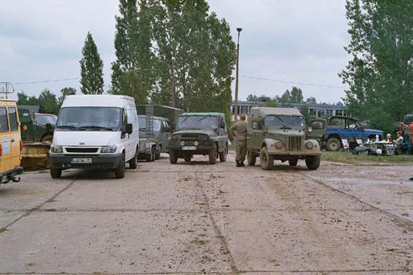 25 GAZ 69 und UAZ