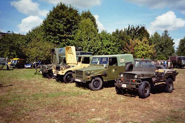 23 P3 - Parade mit Jeep