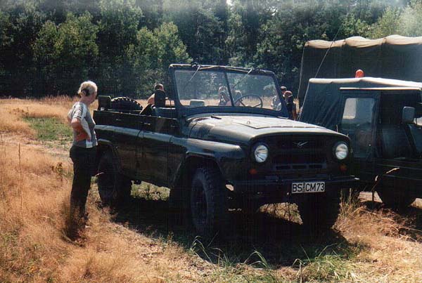 53 UAZ im Gelände